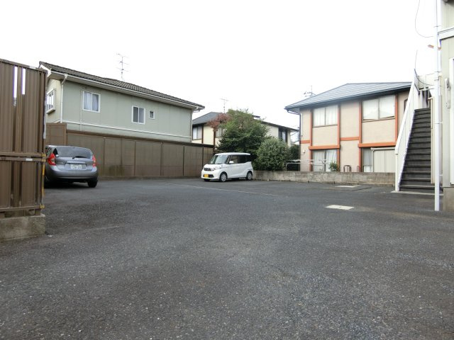 エクセル旗ヶ崎の駐車場