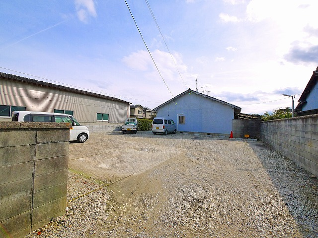 ガーデンプレイスこしばの駐車場