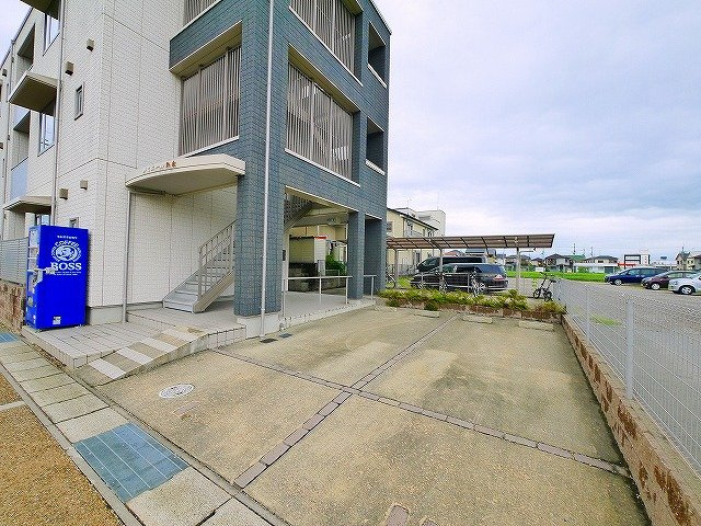 ルミエール朱雀の駐車場|駐車スペースもあります