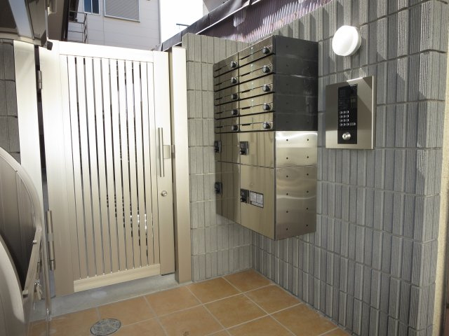 ペルラ小岩のエントランス