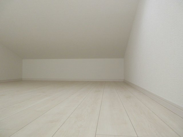 ペルラ小岩の洋室