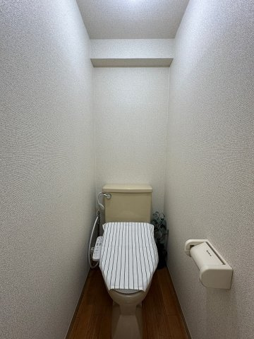 【トイレ】 | ロイヤルハイツ東海大前 | トイレは温水洗浄便座付き♪人気のバストイレ別です♪トイレが独立していると使いやすいですよね☆