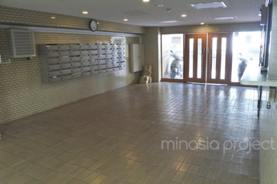 【エントランス】 | 東神奈川ダイヤモンドマンション | エントランスはゆとりのあるスペース