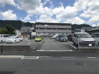 【外観】 | 林駐車場 | バス通り沿い