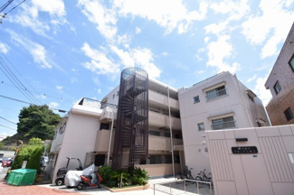 【外観】 | 京浜急行線「屏風ヶ浦」駅徒歩5分、JR根岸線「磯子」駅徒歩15分・「新杉田」駅徒歩14分、金沢シーサイドライン「新杉田」駅徒歩14分、首都高速湾岸線「磯子」入口まで車で6分。