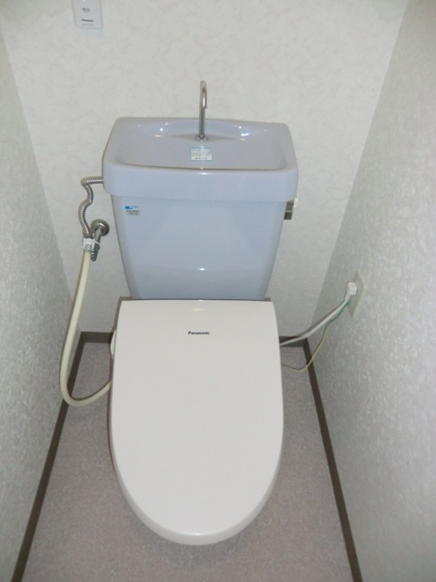 大阪市西淀川区御幣島６丁目の賃貸マンションのトイレ