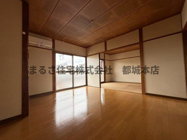 秋花ハイツの居間・リビング