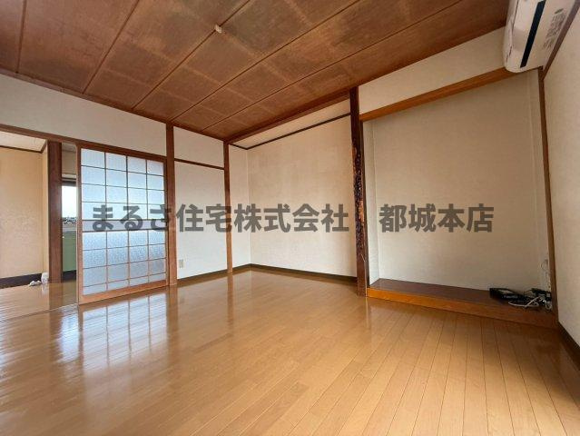 秋花ハイツの居間・リビング