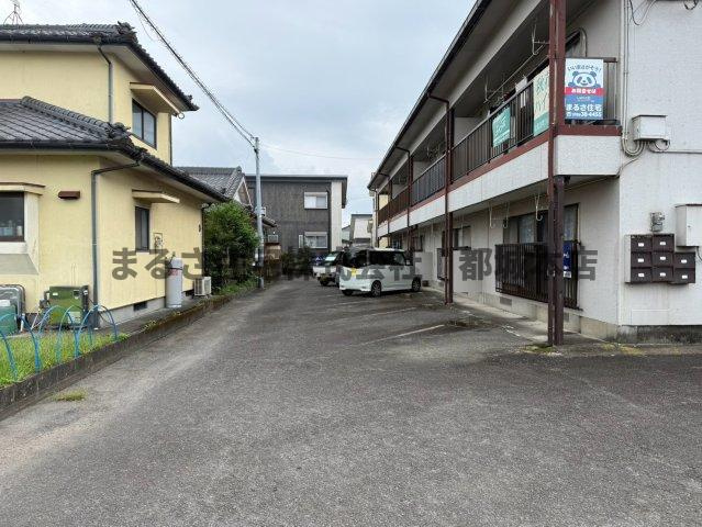秋花ハイツの駐車場