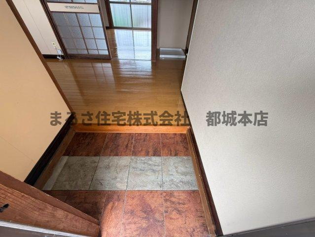 秋花ハイツの玄関