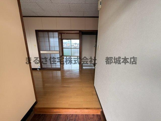 秋花ハイツのエントランス