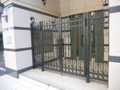 【エントランス】 | サイプレス小阪駅前（河内小阪賃貸） | 清潔なエントランスです