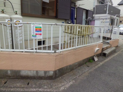 【その他共用部分】 | Cエレガンス | 敷地から出てすぐの所にごみ置き場があるのでごみ出しもらくらく～♪忙しい社会人さんや主婦さんにもうってつけ！
