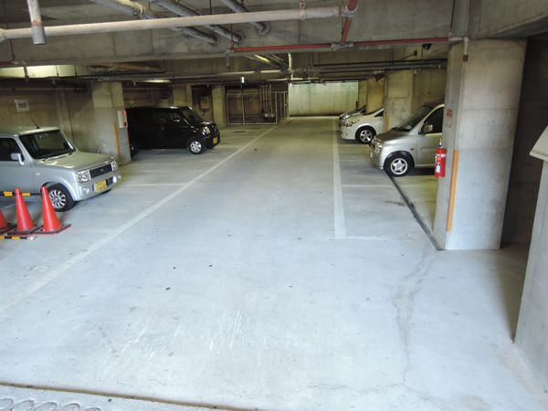 シャトー第一土山の駐車場