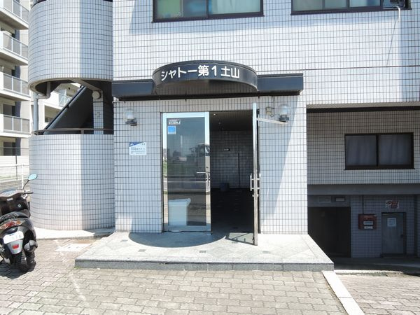 シャトー第一土山のエントランス