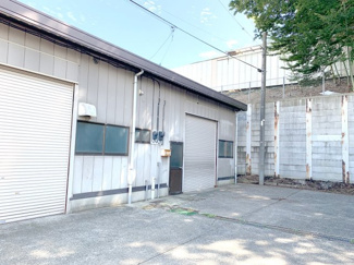 【外観】 | 新吉田町5157-2C貸工場・貸倉庫 | 駐車スペース１台付き