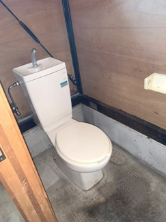 【トイレ】 | 新吉田町5157-2C貸工場・貸倉庫 | 専用トイレあり