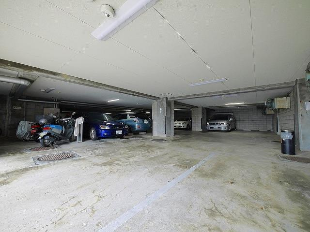 グランドメゾン生駒の駐車場|駐車スペースもあります