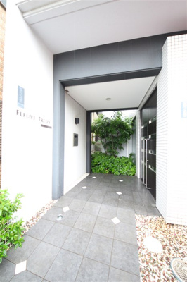 【エントランス】 | フルーヴトレーズ