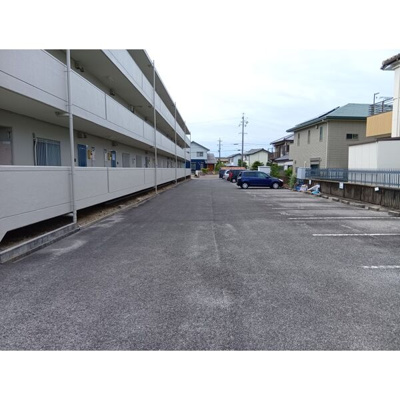 【駐車場】 | サンライフ弁天 | 駐車場に車を止められます