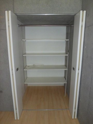 【収納】 | le chat/ルシャ | ※参考写真※洋室6帖のお部屋にあるクローゼットです♪大切なお洋服もしわにならないようにハンガーがけができます☆