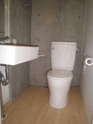 【トイレ】 | le chat/ルシャ | ※参考写真※人気のバストイレ別です♪横に洗面台があるのですぐに手洗いが出来て便利ですね☆