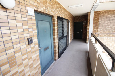 【その他共用部分】 | グラン・ドムール宇治木幡 | 玄関を出た共有廊下です。