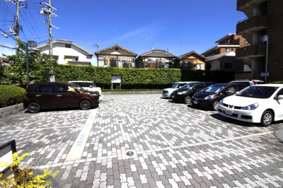 【駐車場】 | グラン・ドムール宇治木幡 | 来客用の駐車場もあるので助かりますね。