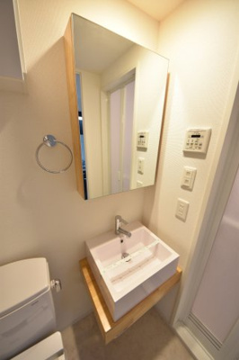 【独立洗面台】 | SERENITE三宮