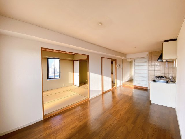 イーストタウンの居間・リビング