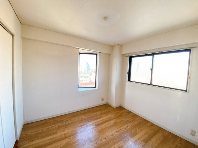 イーストタウンの洋室