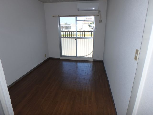 メゾン青山の洋室