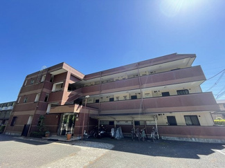 【外観】 | 小田急多摩線「栗平」駅まで徒歩8分！通勤通学・お買い物にも便利な立地の3階建てマンションです♪