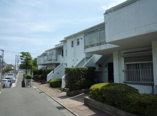 【外観】 | 前面棟との間隔も広く一戸建て感覚のタウンハウス♪