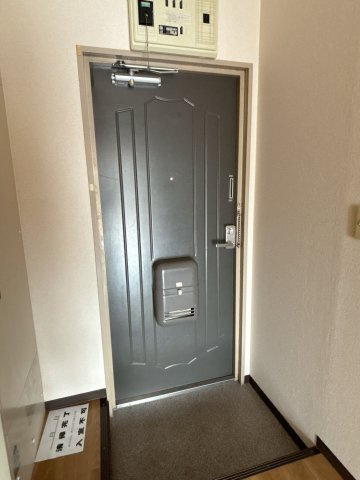 マンション新町の玄関