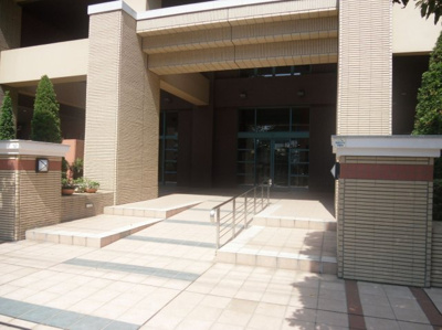 【エントランス】 | ライオンズステージ府中シティタワー | 管理人24時間勤務で管理体制良好。