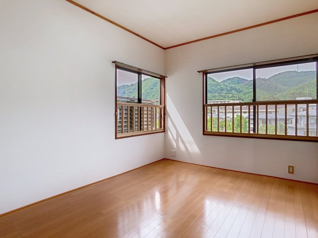 ジュエルARAKIの洋室