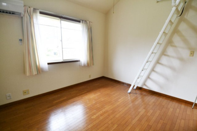 【居間・リビング】 | シャトリエＦ | 洋室7.0帖・エアコン1台付き