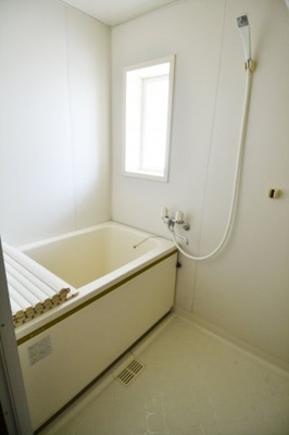 【浴室】 | シャトリエＦ | 窓有り