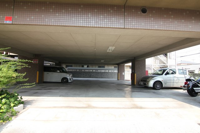【駐車場】