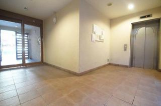 ティアラ今泉のエントランス|オートロック式