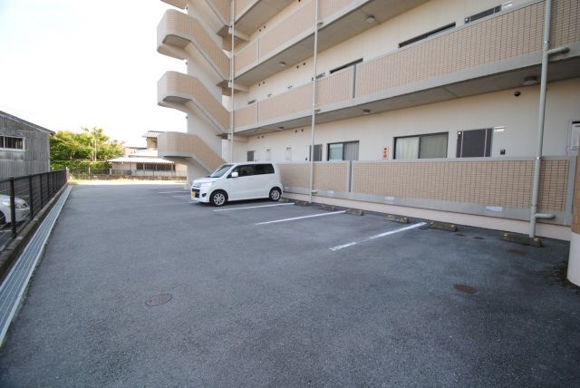 ＧＲＥＥＮ　ＨＩＬＬＳ津福の駐車場