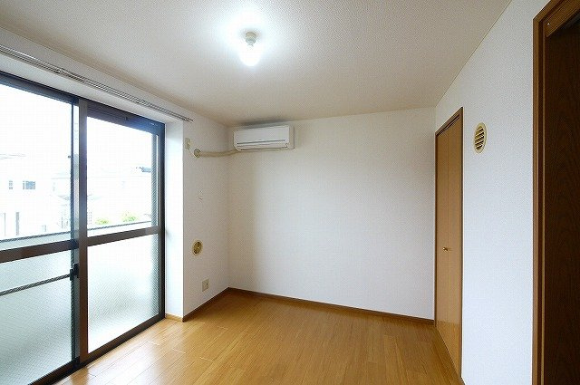 プレミール加茂Ａの洋室|家族の集まるお部屋にしてもいいですね。