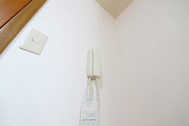 プレミール加茂Ａの設備|インターフォンもあります。