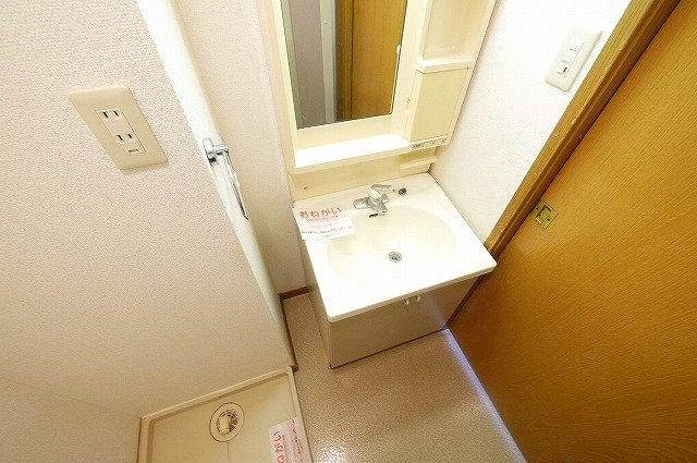プレミール加茂Ａの洗面所|朝の身支度もしっかりできます