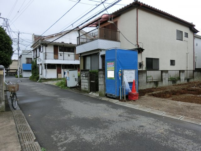 八千代市八千代台東１丁目　新築戸建の前面道路含む現地写真