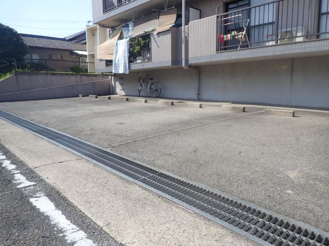 パークヒル竹内の駐車場