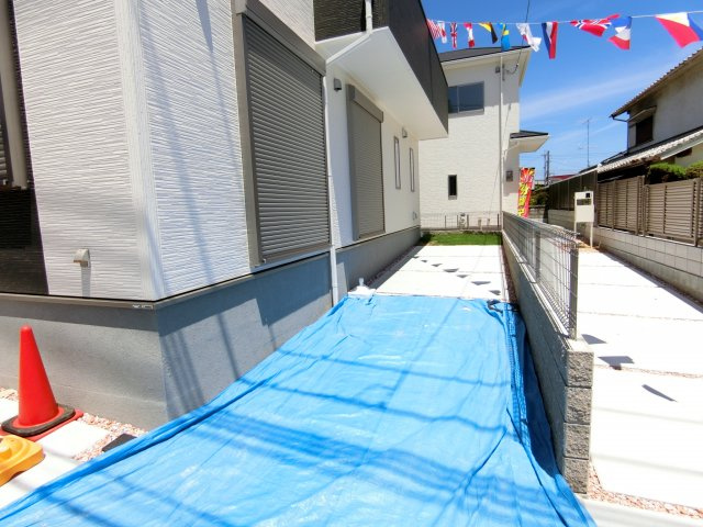 明石市大久保町高丘２期-1号棟 新築戸建の駐車場|車をお持ちの方に嬉しい駐車場付きの物件です
