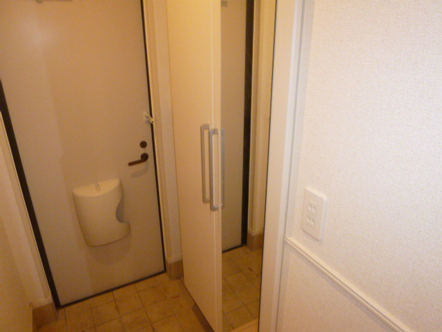 メゾンソレイユ亀島第２公園前Ａの玄関