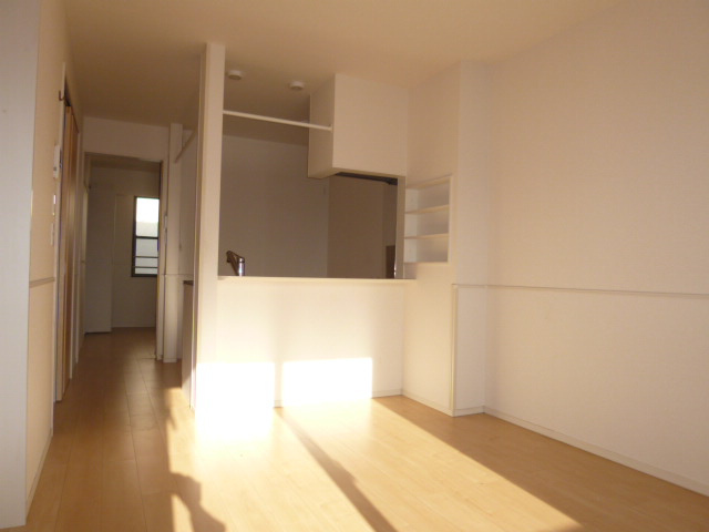 メゾンソレイユ亀島第２公園前Ａの居間・リビング